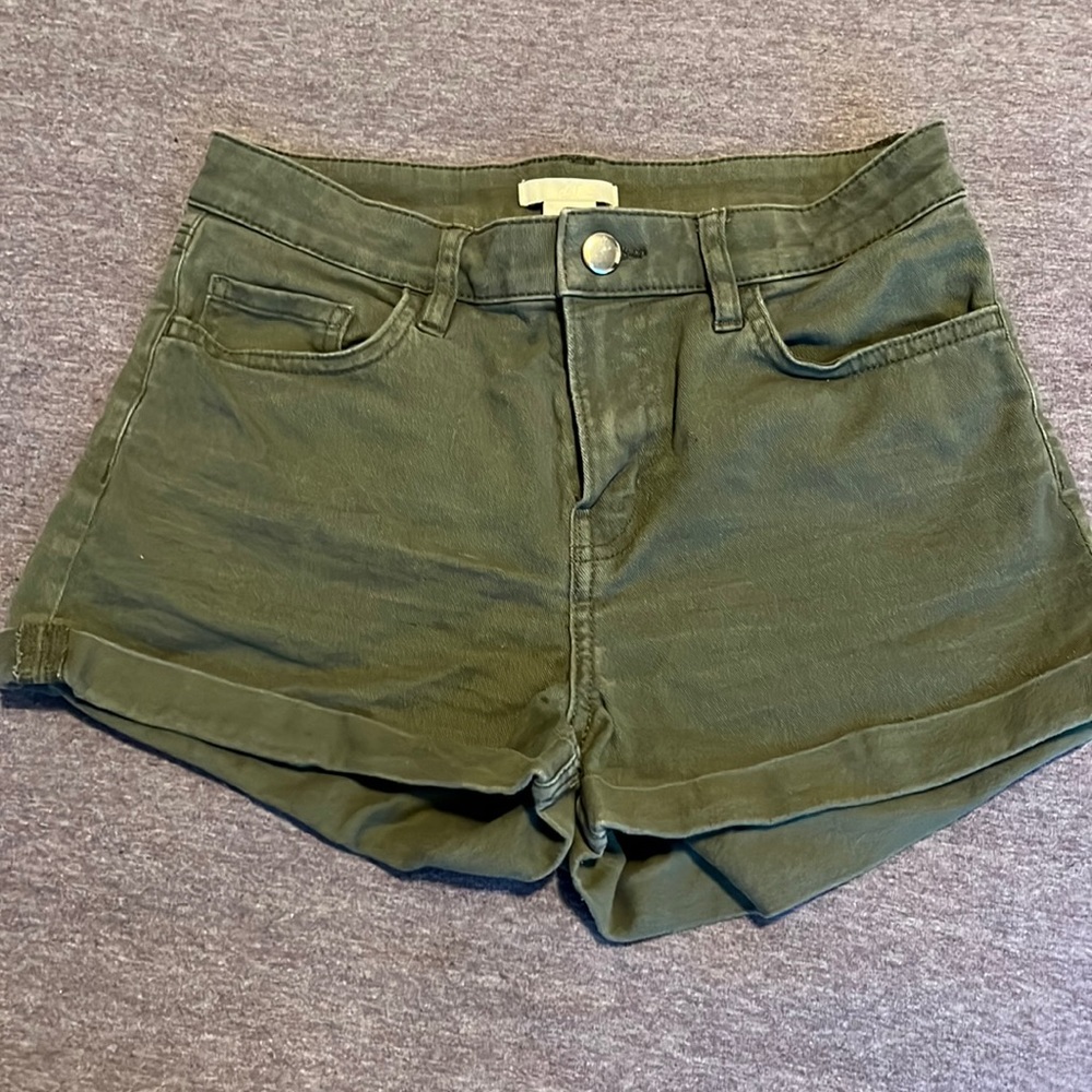 H&M green shorts